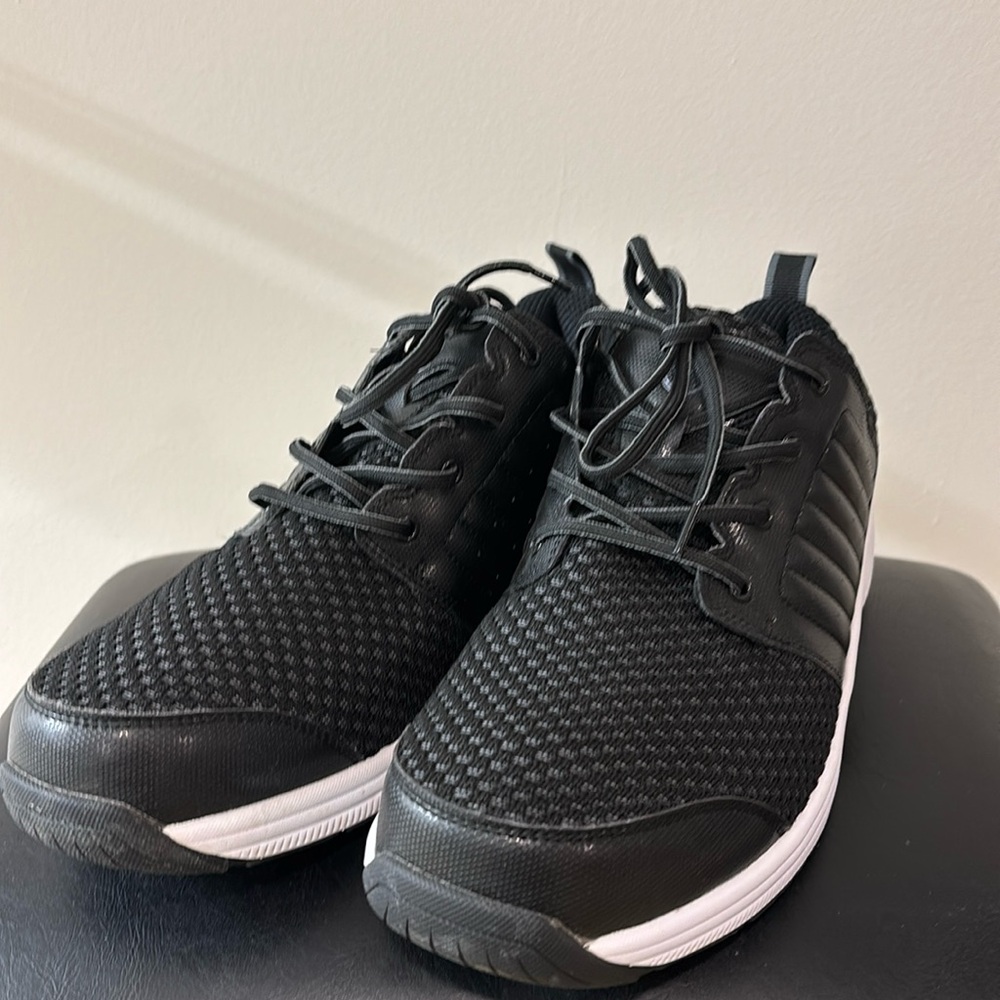 ORTHOFEET 521 athletic shoe size 13 wide (2e) for custom orthotics. No box